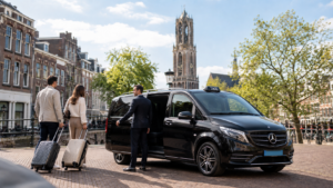 Luxe 8-persoons taxibus in Utrecht met chauffeur en passagiers